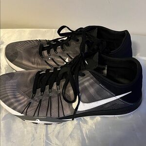 Nike Black and White Running Shoes